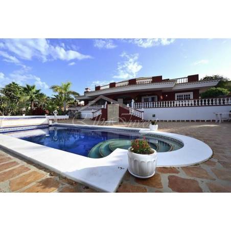 Sprzedaż - Nieruchomości - Dom wolnostojący - Playa Paraiso 1