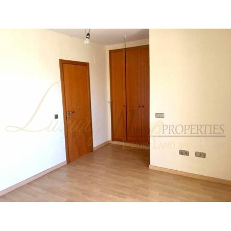 Sprzedaż - Nieruchomości - Dom / Apartament - Calle Beirut 1