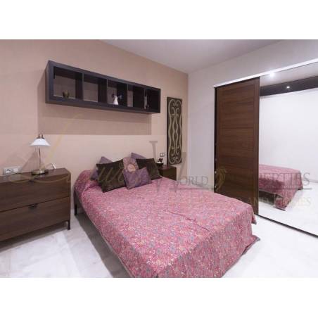 Sprzedaż - Nieruchomości - Dom / Apartament - Calle Londres 1